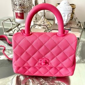 CHANEL
Caviar Quilted Incognito Extra Mini Coco Handle Flap Pink